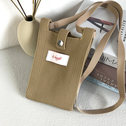 A fashionable single-shoulder bag made of wool